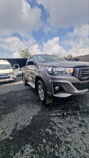 Toyota Hilux 2020 Gold