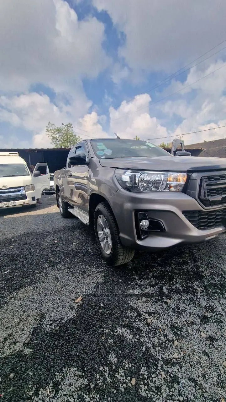 Toyota Hilux 2020 Gold