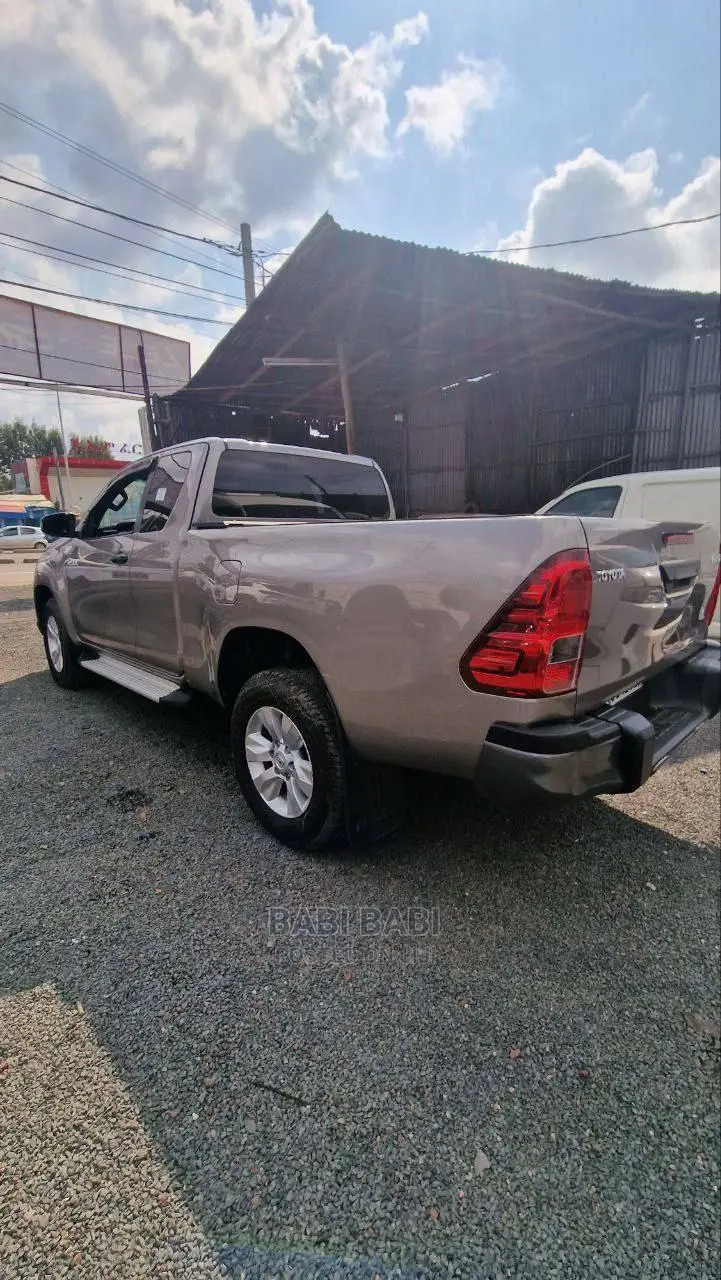Toyota Hilux 2020 Gold