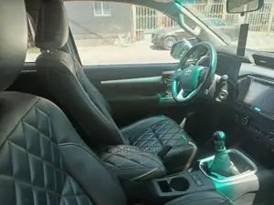 Toyota Hilux 2020 Gold