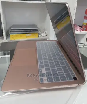 New Laptop Apple MacBook Air 8GB Apple M1 SSD 512GB