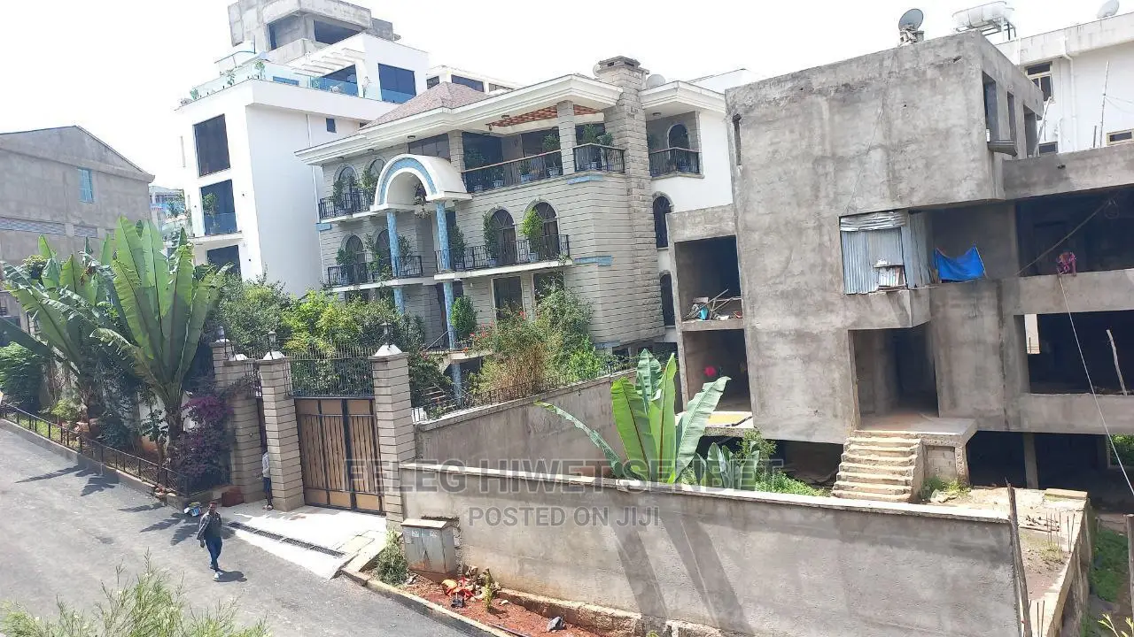 5bdrm House in አአ, Bole for sale