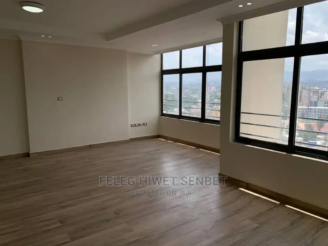 5bdrm House in አአ, Bole for sale