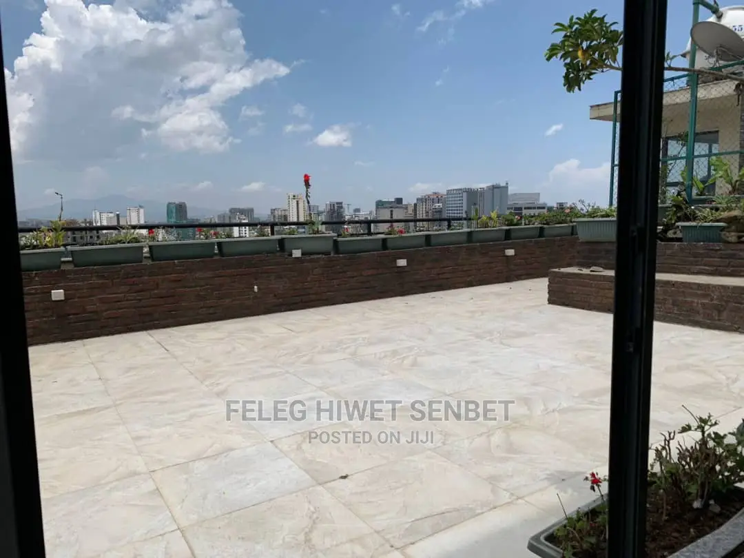 5bdrm House in አአ, Bole for sale