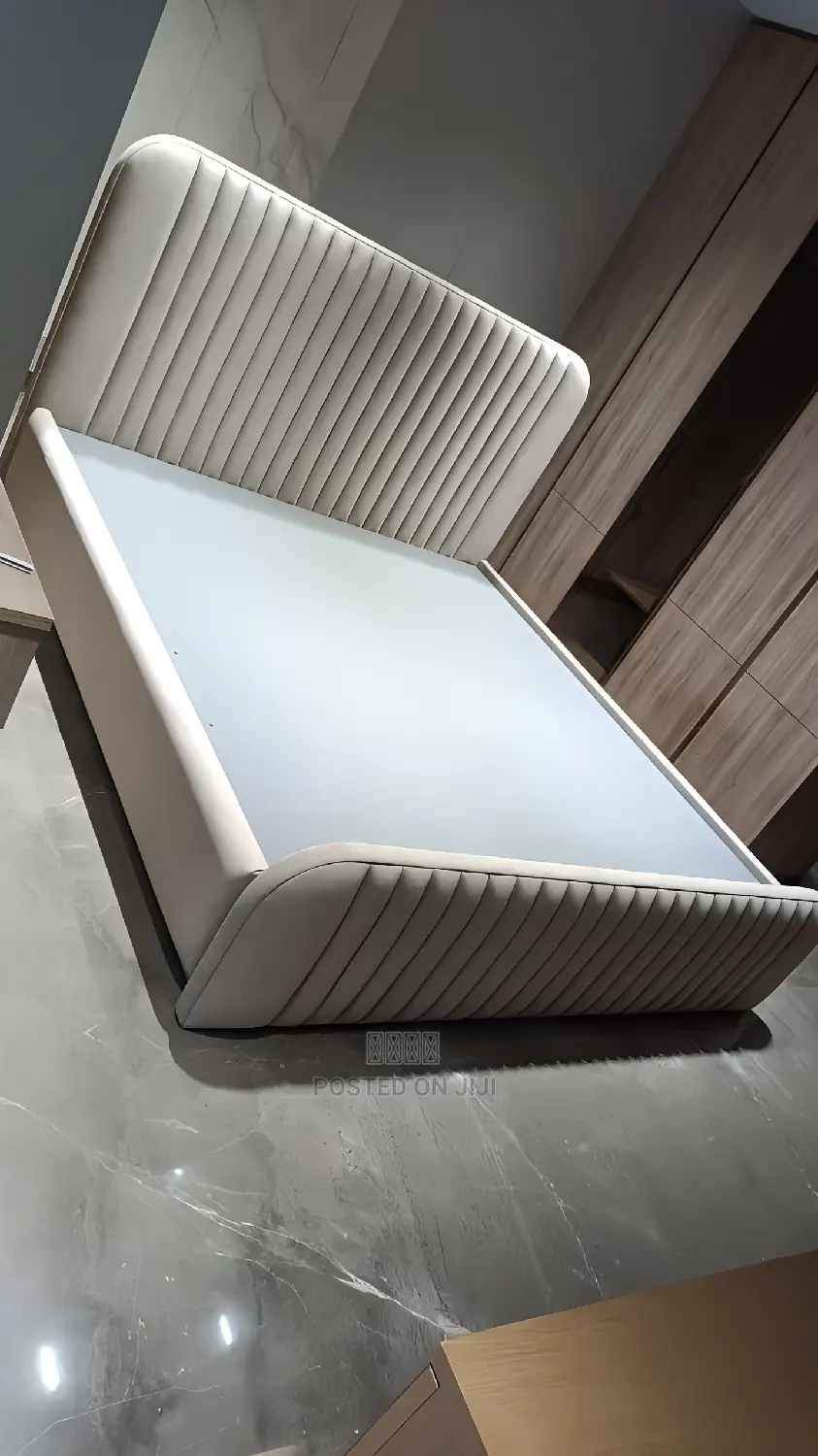 አሚኒ ዘመናዊ አልጋ