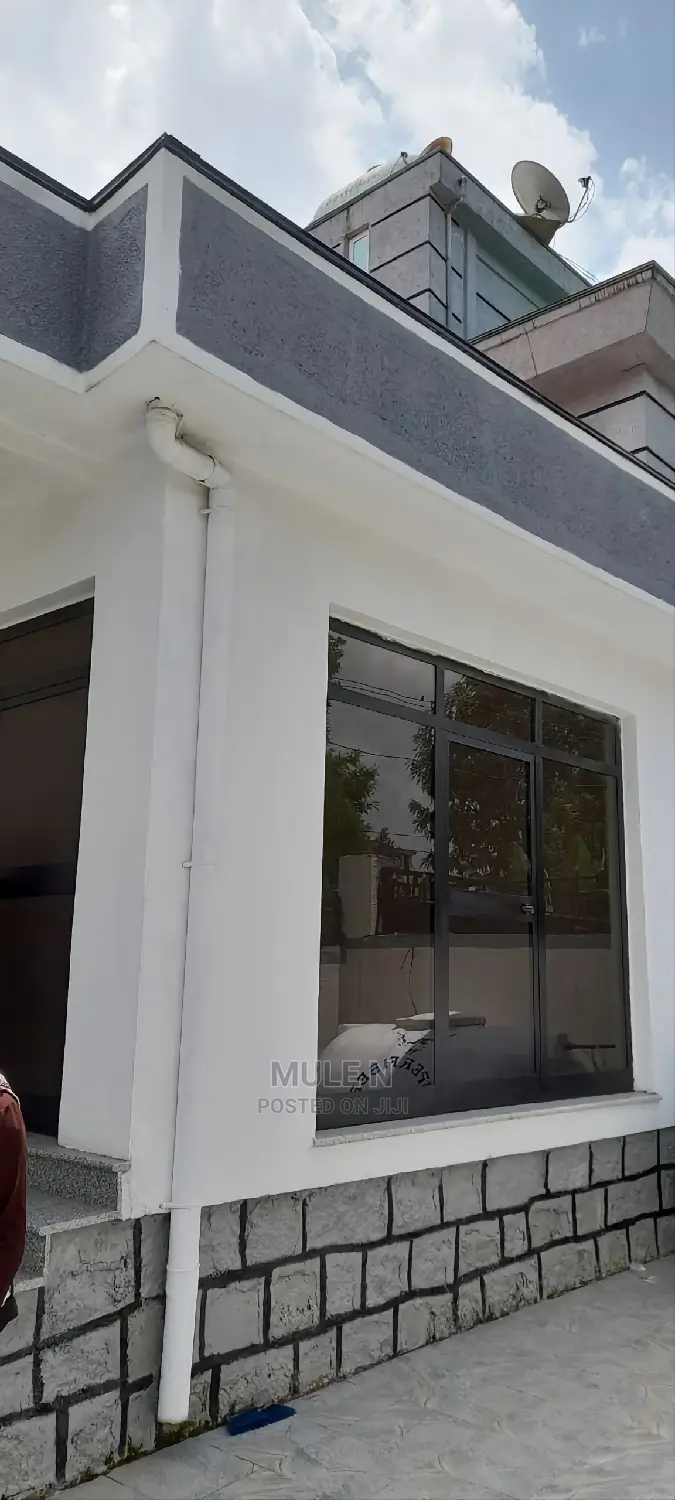 Furnished 6bdrm Villa in ሠሚት አካባቢይ, Bole for sale