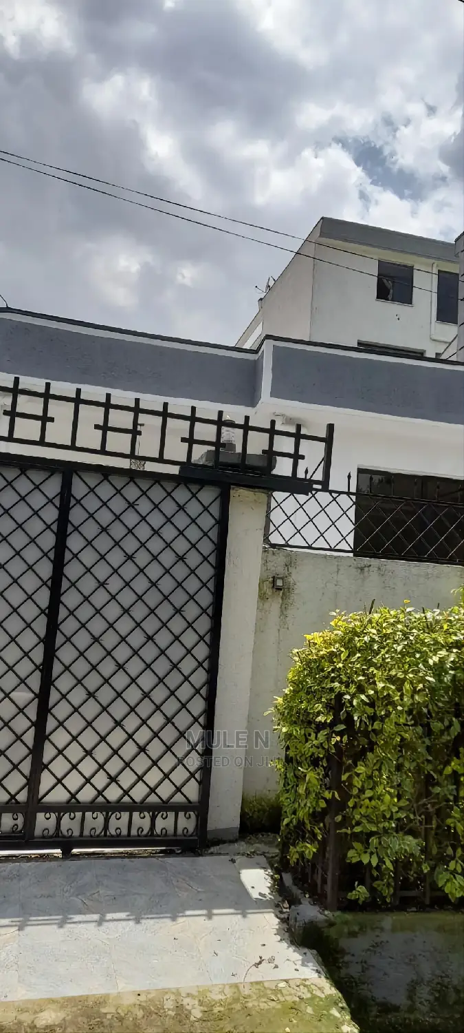 Furnished 6bdrm Villa in ሠሚት አካባቢይ, Bole for sale