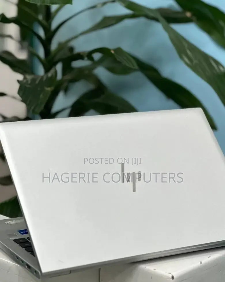 New Laptop HP EliteBook 840 G8 8GB Intel Core I5 SSD 256GB