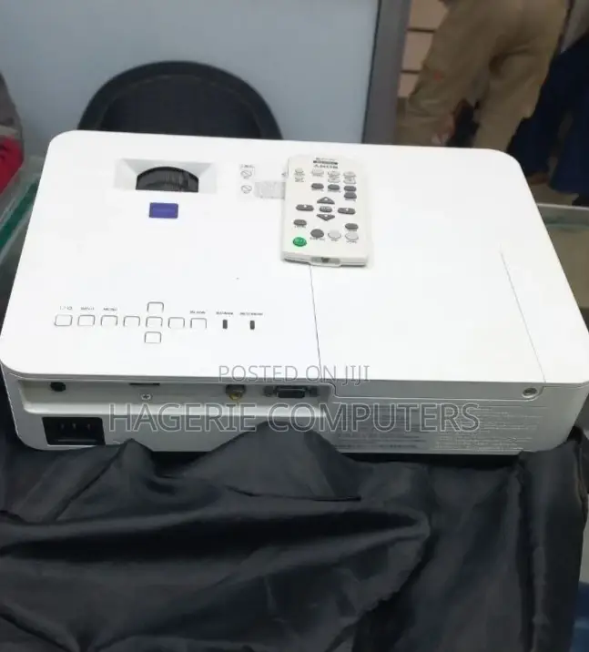 New Sony Projector (Dx221)