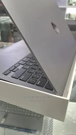 Photo - New Laptop Apple MacBook Air 2022 M2 16GB Apple M2 Ultra SSD 512GB