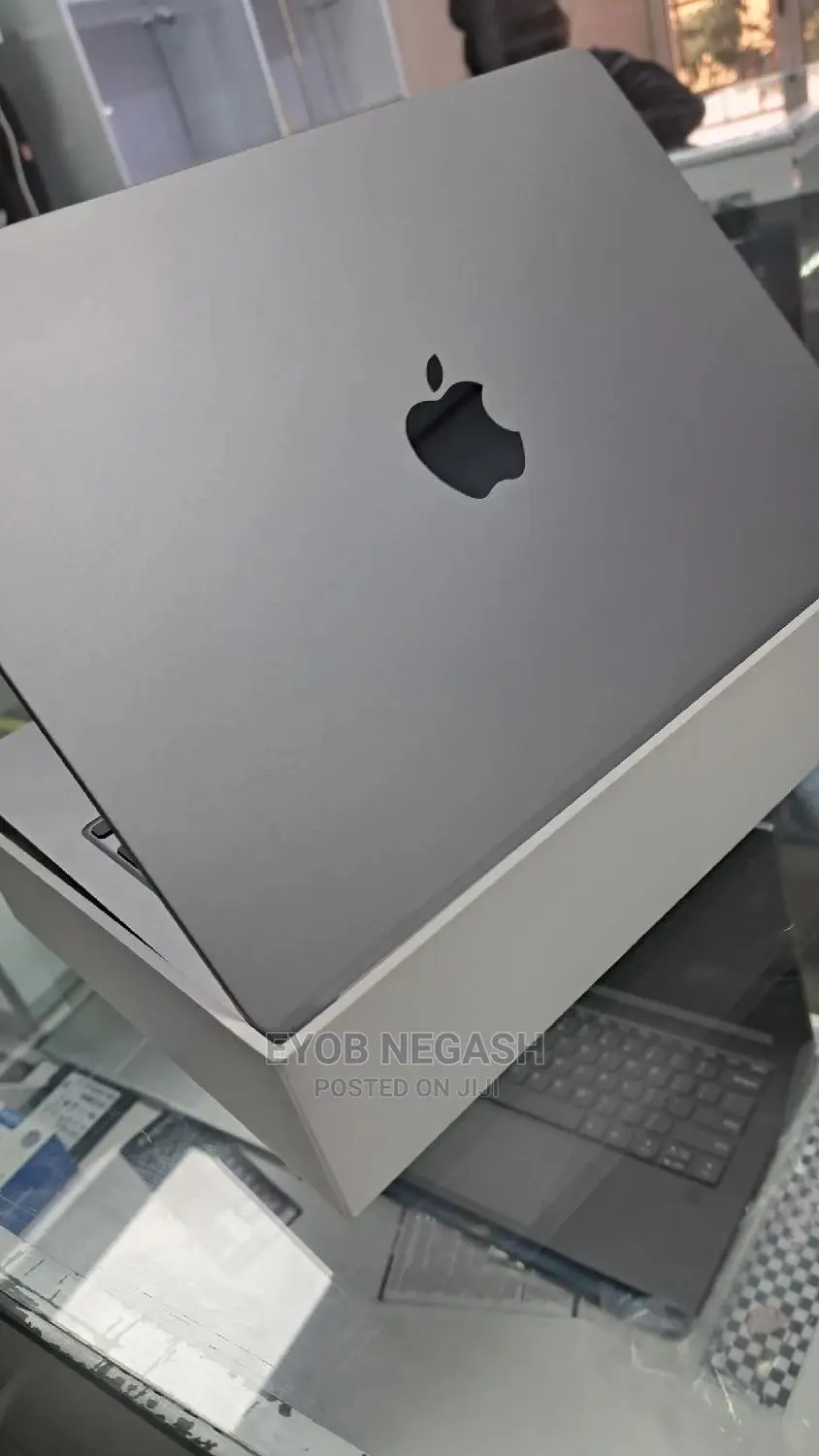 New Laptop Apple MacBook Air 2022 M2 16GB Apple M2 Ultra SSD 512GB