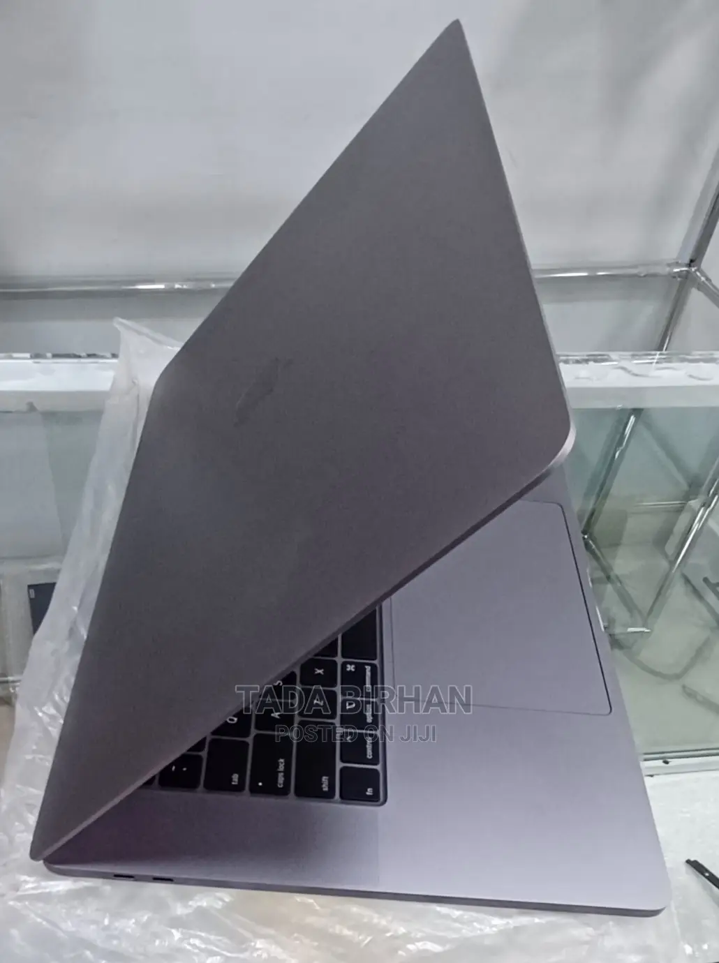 New Laptop Apple MacBook Pro 2017 8GB Intel Core i5 SSD 256GB