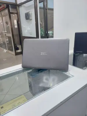 New Laptop I-Life ZedAir 2GB Intel Core 2 Quad SSD 140GB