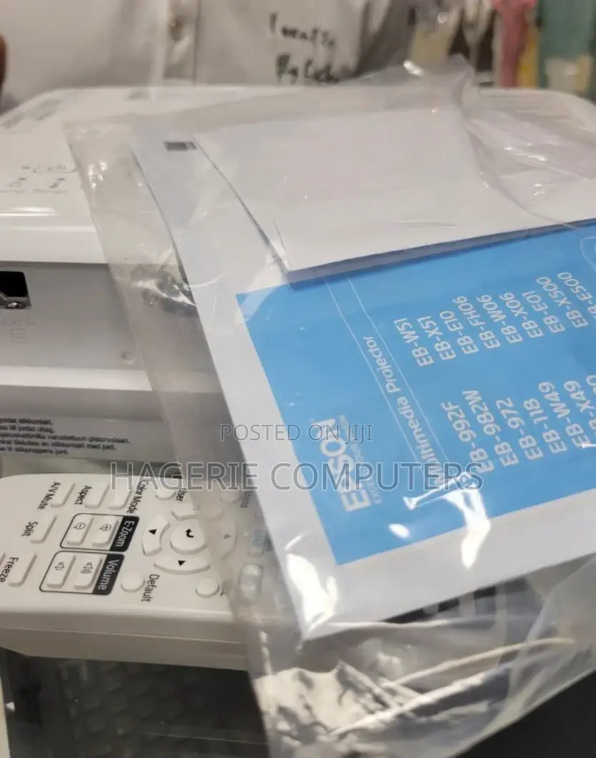 New Brand Projector Eb-E01