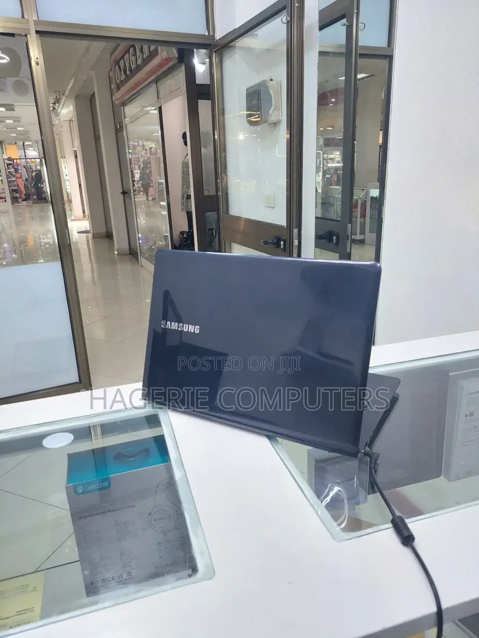 New Laptop Samsung NP900X3A 4GB Intel Core 2 Quad SSD 128GB