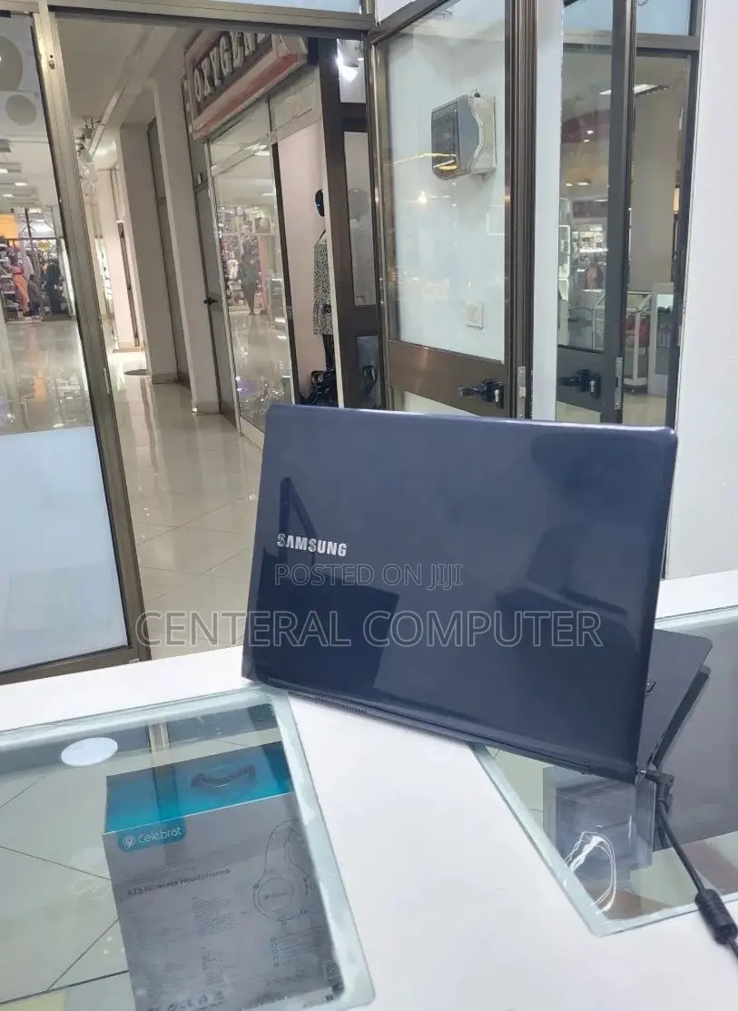 Laptop Samsung NP900X3B 4GB Intel Core 2 Quad SSD 128GB