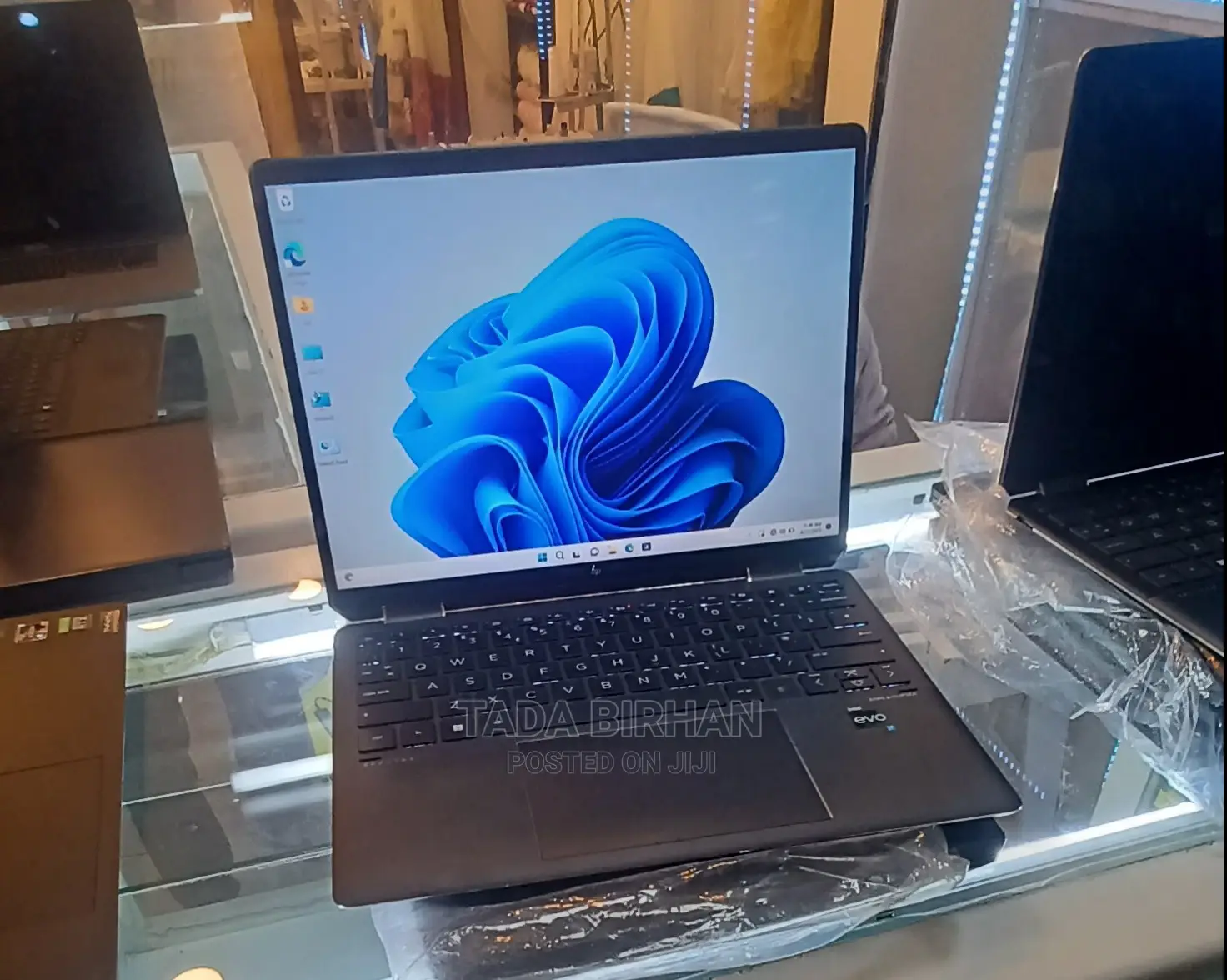 New Laptop HP Spectra 13 1GB Intel Core I7 SSD 1T