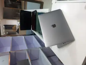 New Laptop Apple MacBook Pro 16GB Intel Core I5 SSD 1T