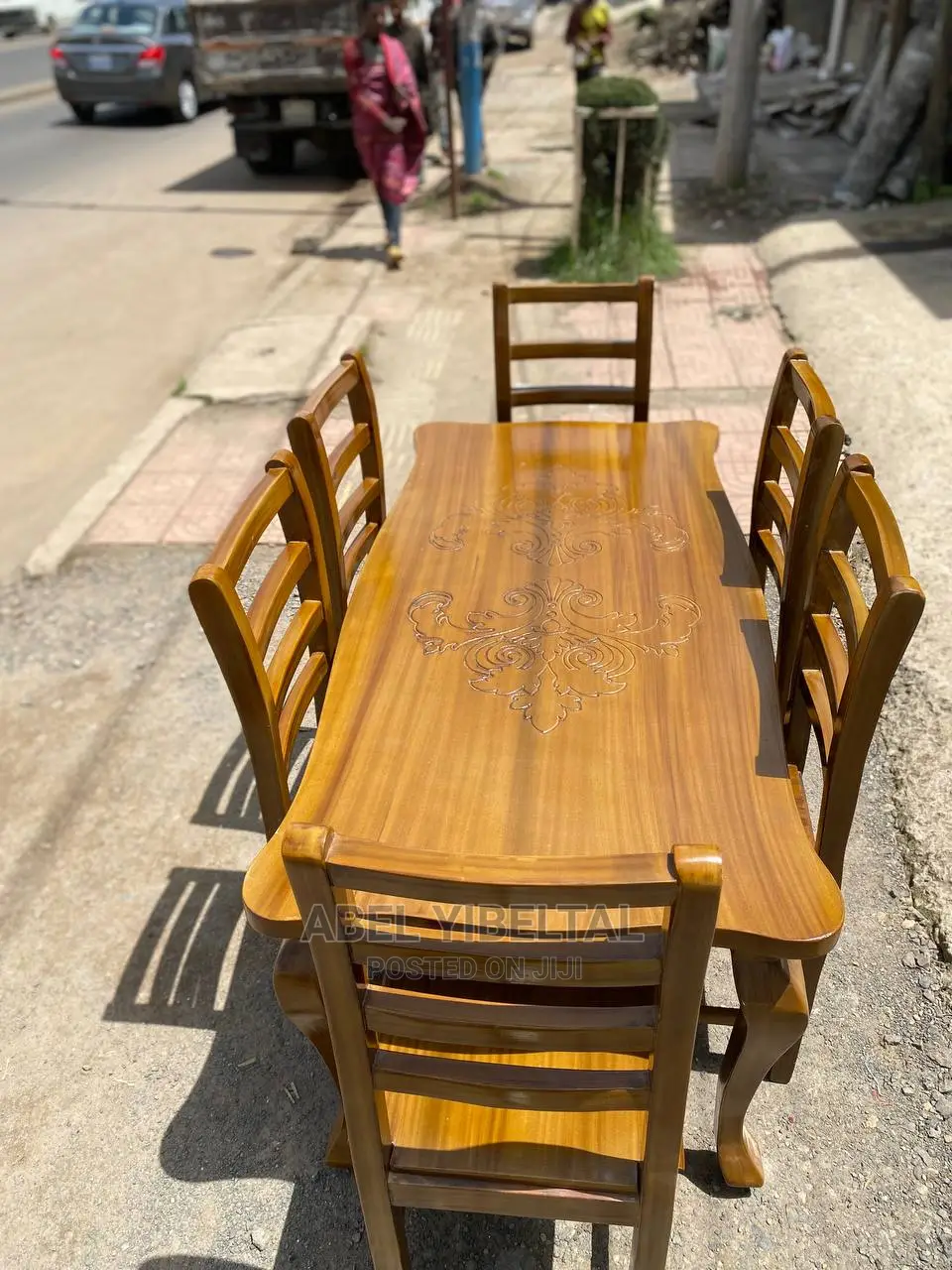 ውብና ጠንካራ እንዲሁም ዘመናዊ የሆነ ባለ 6 የምግብ ወንበር ጠረጴዛ !