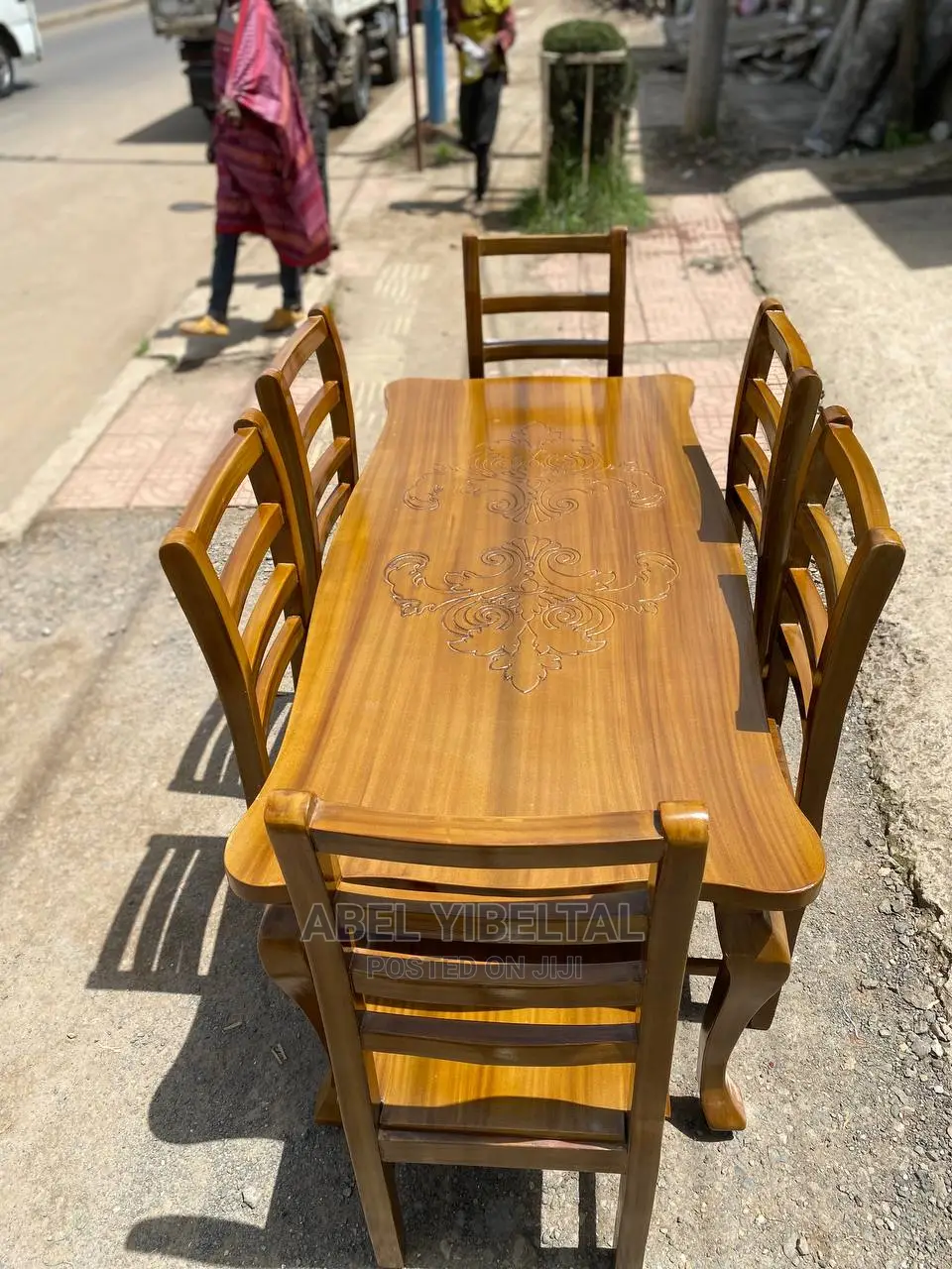 ውብና ጠንካራ እንዲሁም ዘመናዊ የሆነ ባለ 6 የምግብ ወንበር ጠረጴዛ !