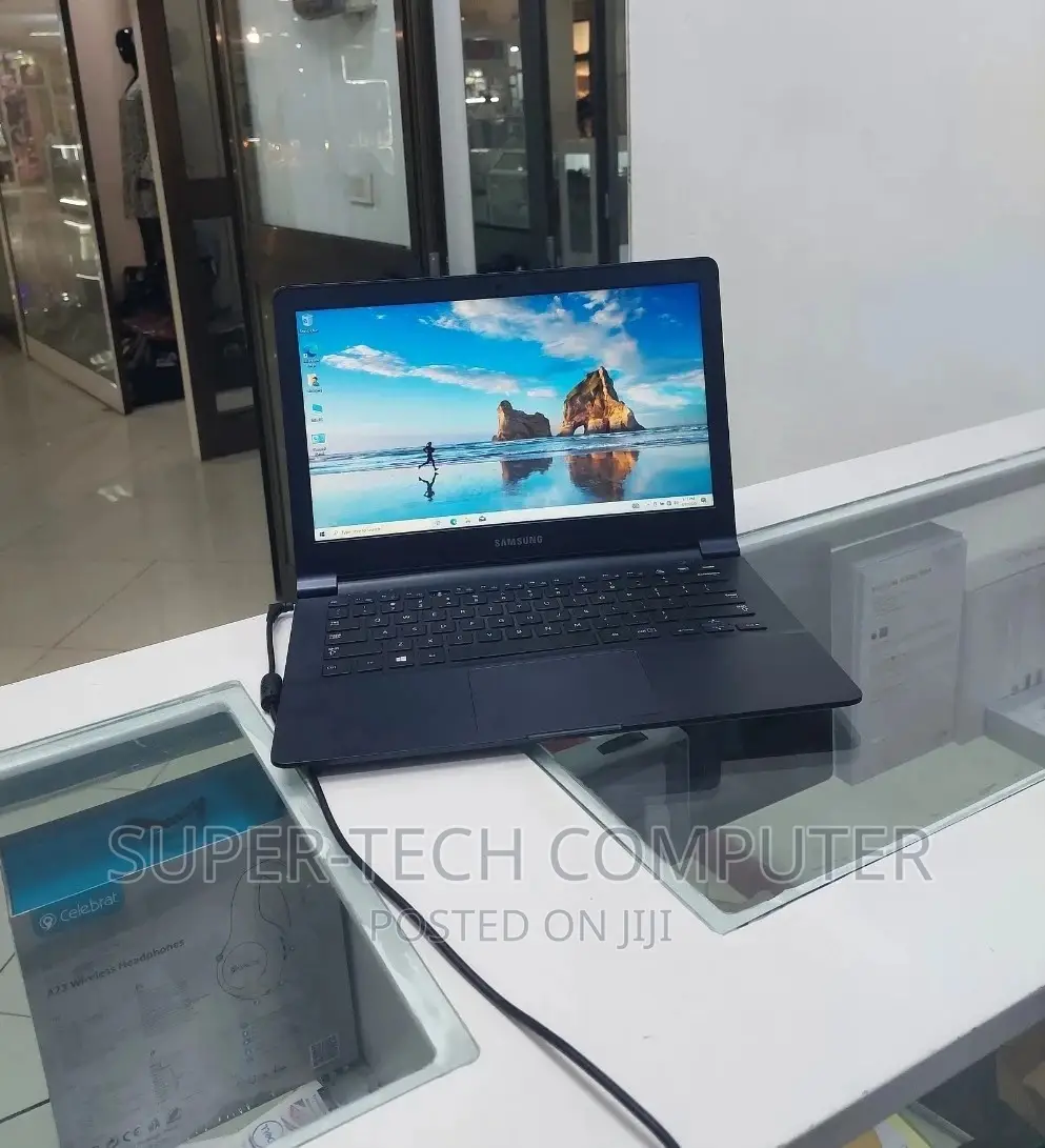 Laptop Samsung NP900X3B 4GB Intel HDD 128GB