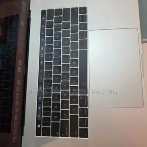 Photo - New Laptop Apple MacBook Pro 2017 16GB Intel Core I7 SSD 1T