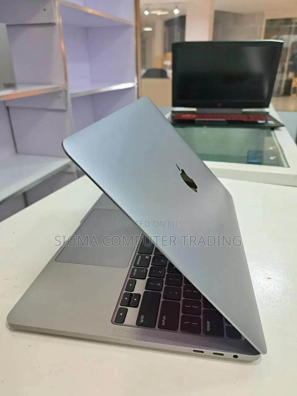 New Laptop Apple MacBook 2020 16GB Intel Core I5 SSD 1T