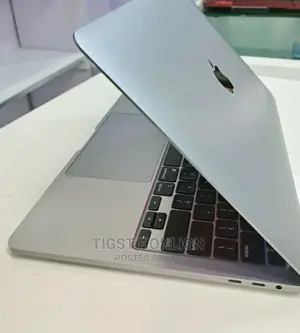 New Laptop Apple MacBook 2020 16GB Intel Core I5 SSD 1T