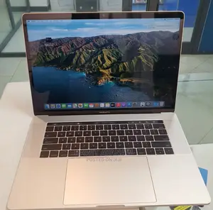 Photo - New Laptop Apple MacBook Pro 2017 8GB Intel Core I7 SSD 512GB