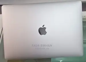 New Laptop Apple MacBook 2020 8GB Intel Core I5 SSHD (Hybrid) 256GB