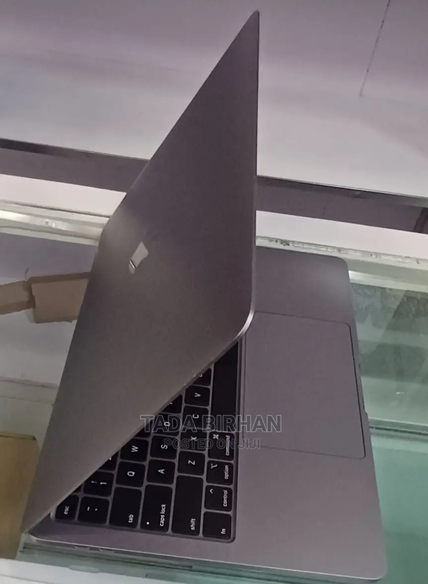 New Laptop Apple MacBook 2020 8GB Intel Core I5 SSHD (Hybrid) 256GB