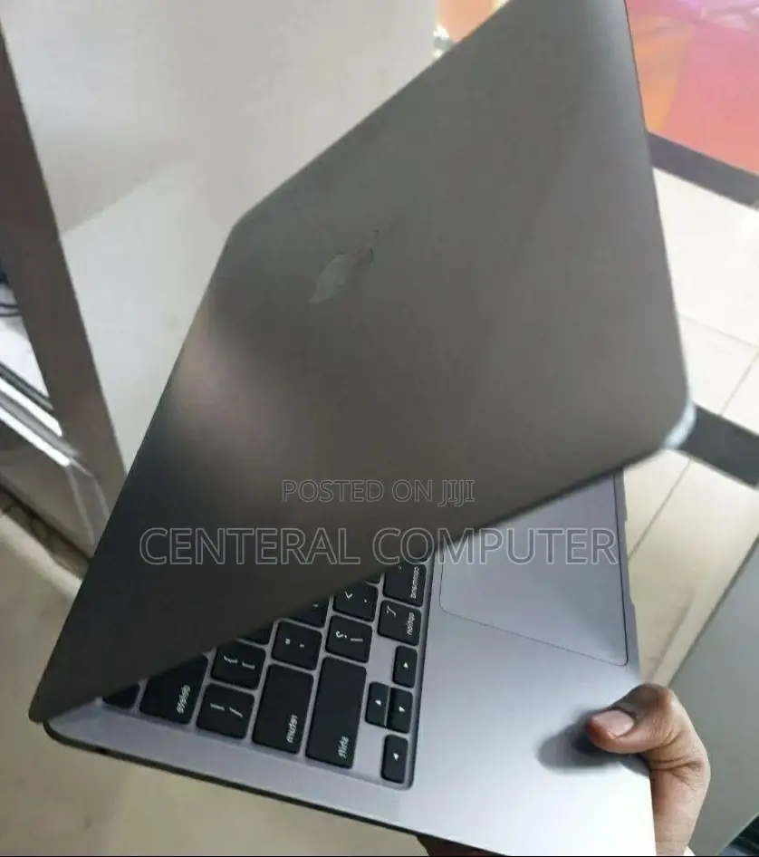 New Laptop Apple MacBook 2018 8GB Intel Core I5 SSD 256GB