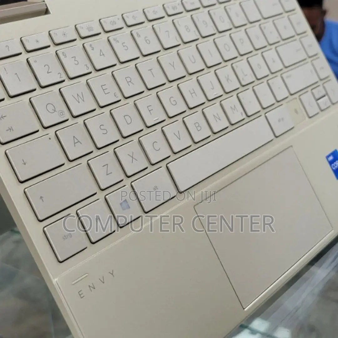 New Laptop HP Envy X360 8GB Intel Core I5 SSD 512GB