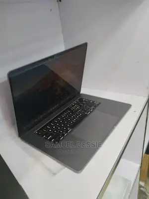 New Laptop Apple MacBook Pro 2019 16GB Intel Core I7 SSD 512GB