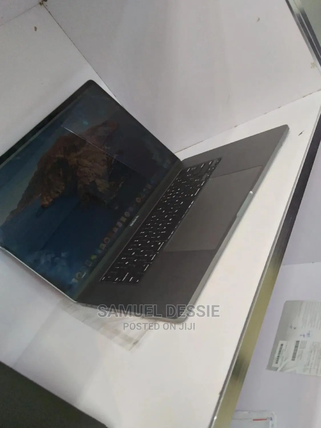 New Laptop Apple MacBook Pro 2019 16GB Intel Core I7 SSD 512GB