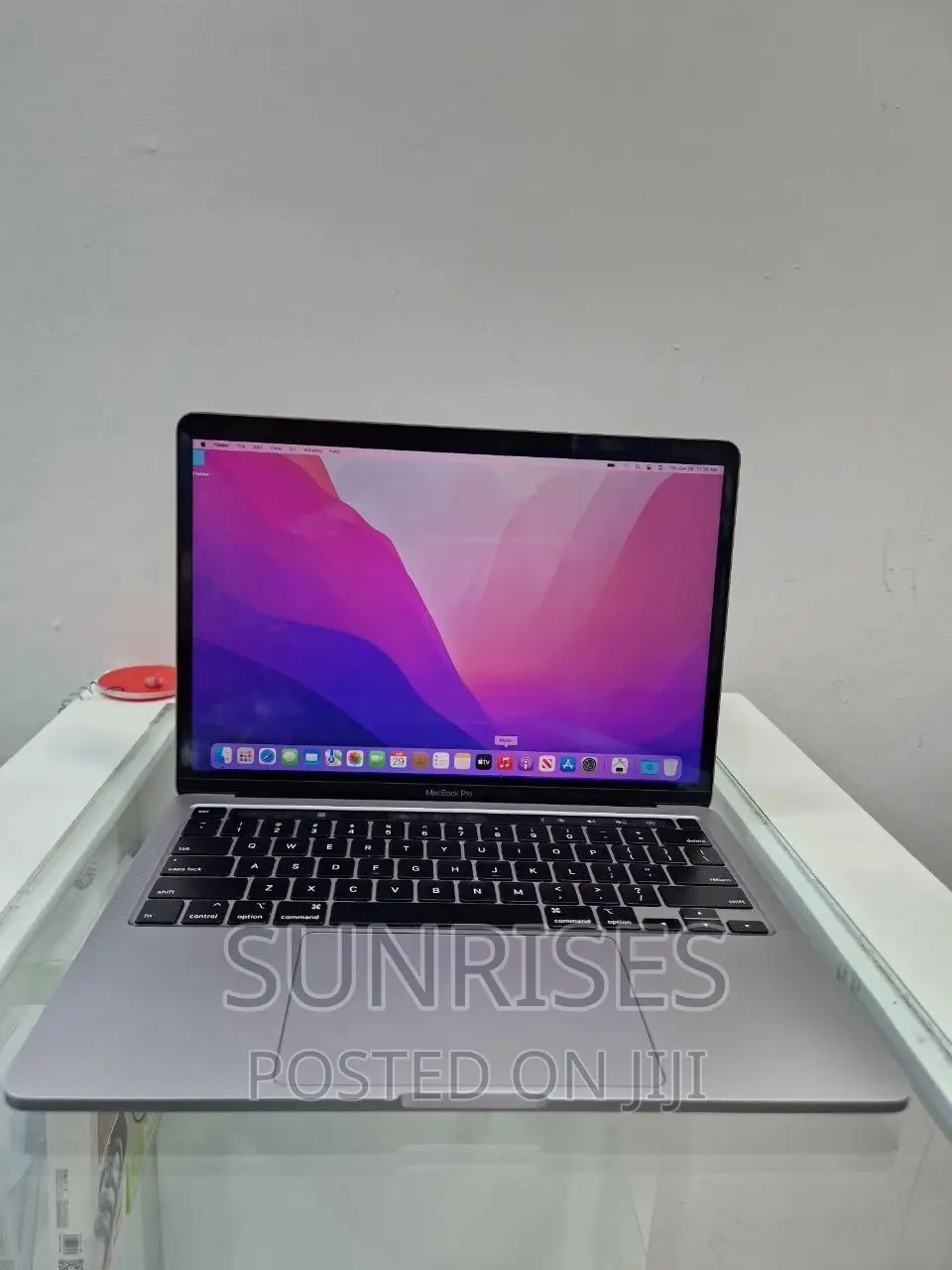 New Laptop Apple MacBook Pro M1 8GB Apple M1 Pro SSD 256GB