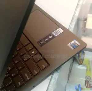 New Laptop Lenovo Yoga 700 12GB Intel Core I7 SSD 512GB