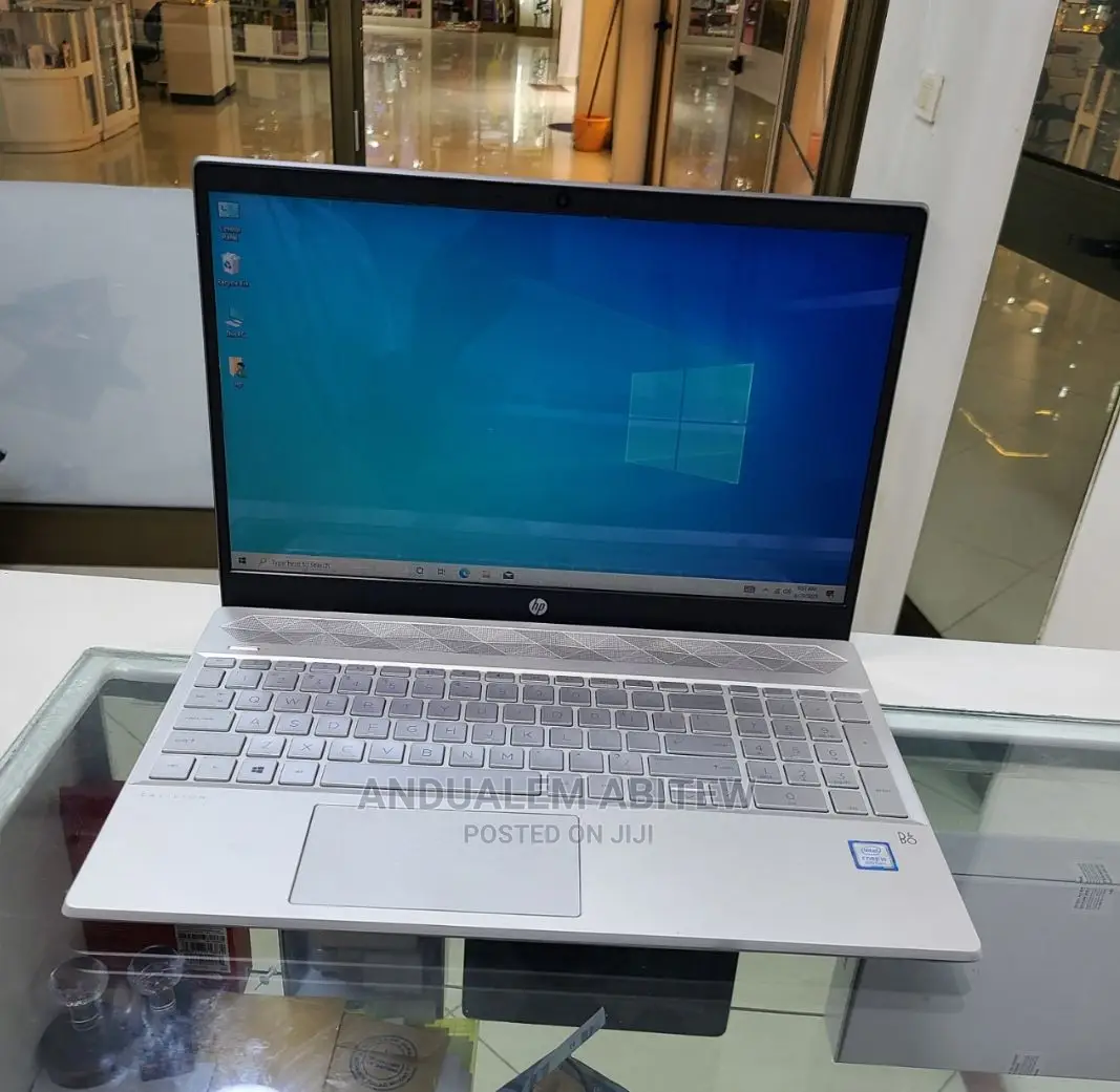 New Laptop HP Pavilion 15 8GB Intel Core I5 SSHD+SSD 1T