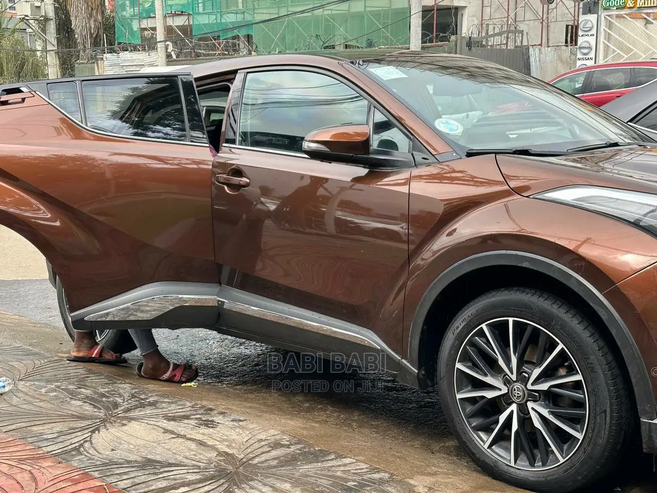 Toyota C-HR 2017 Brown