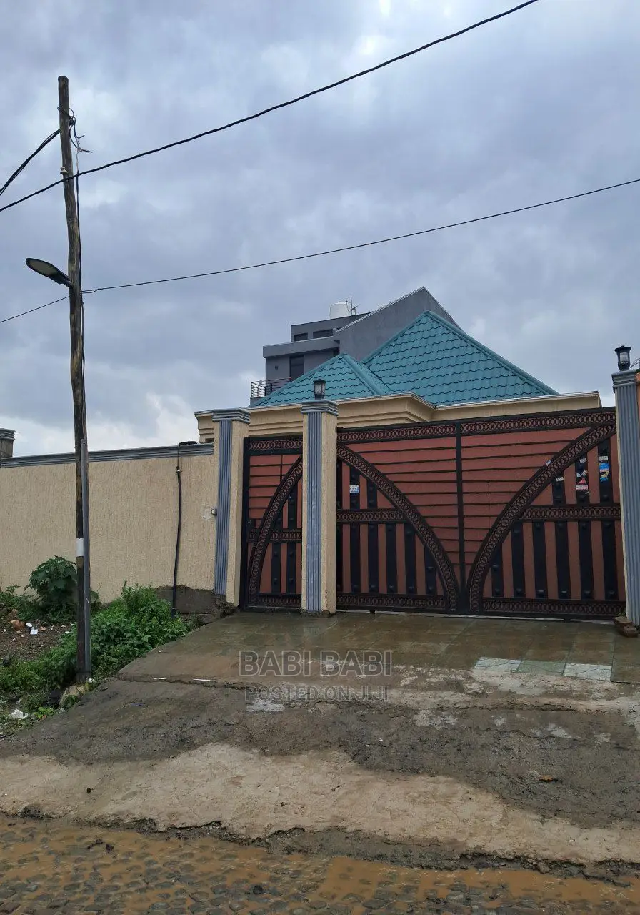4bdrm House in Ayat Compound Area, Yeka for sale