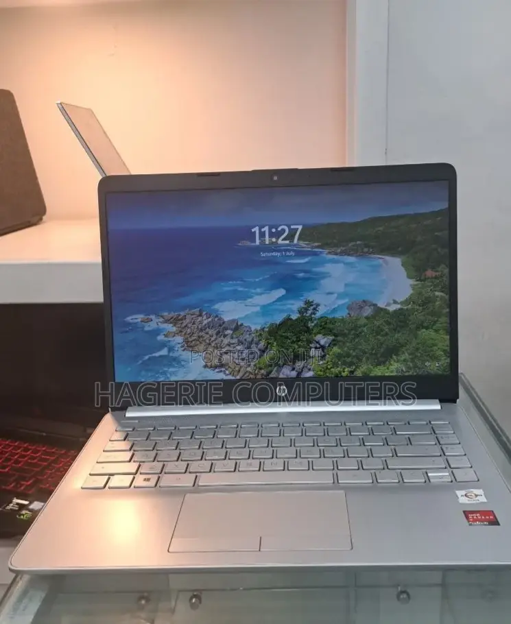 New Laptop HP 4GB AMD SSD 128GB
