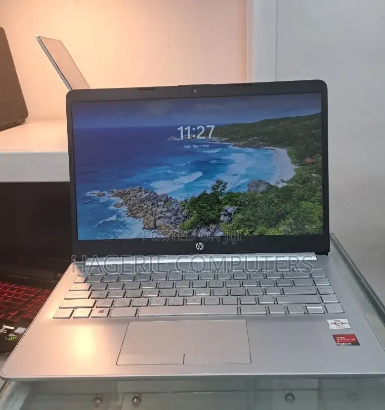 New Laptop HP 4GB AMD SSD 128GB