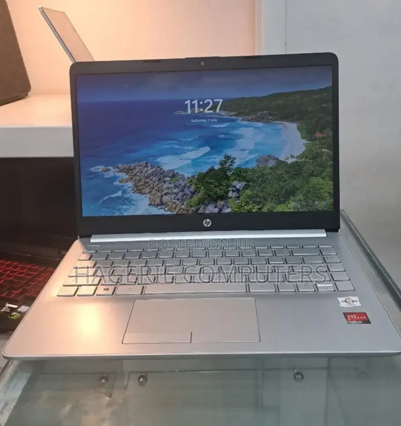 New Laptop HP 4GB AMD SSD 128GB