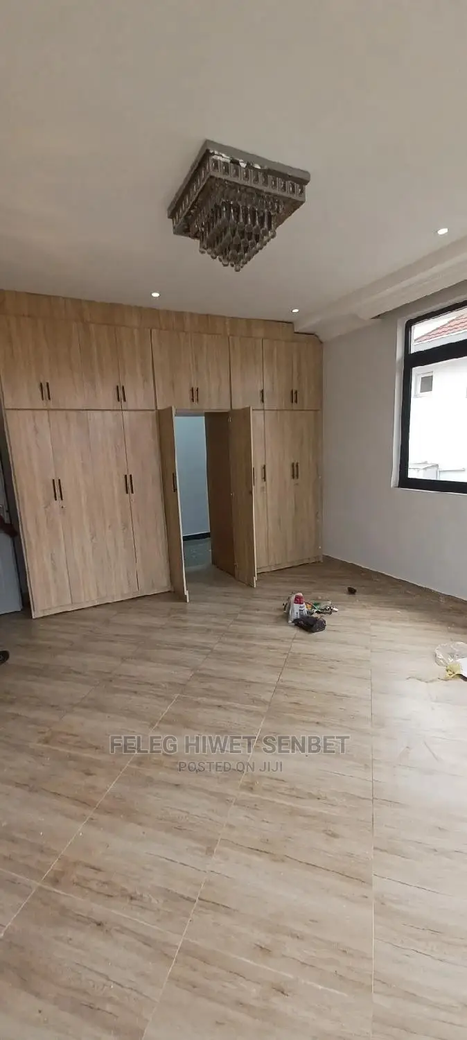 6bdrm House in አአ, Bole for sale