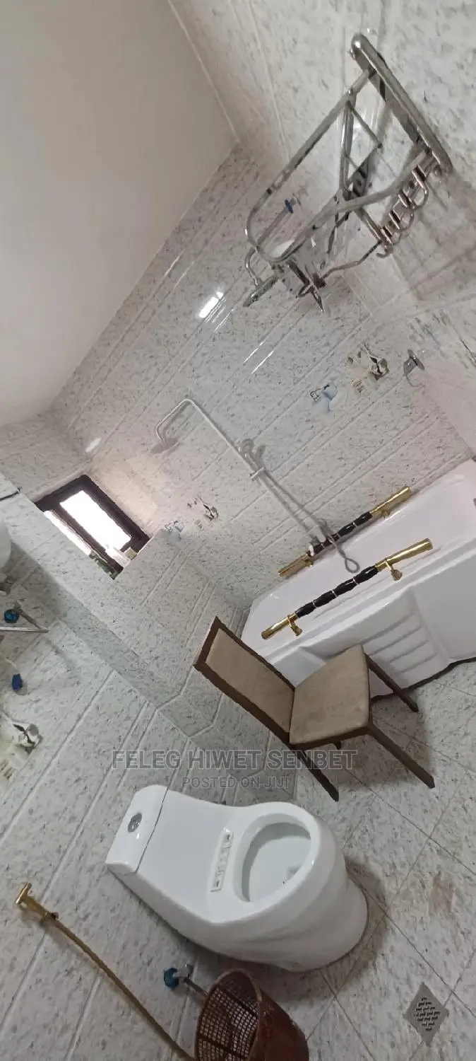 6bdrm House in አአ, Bole for sale