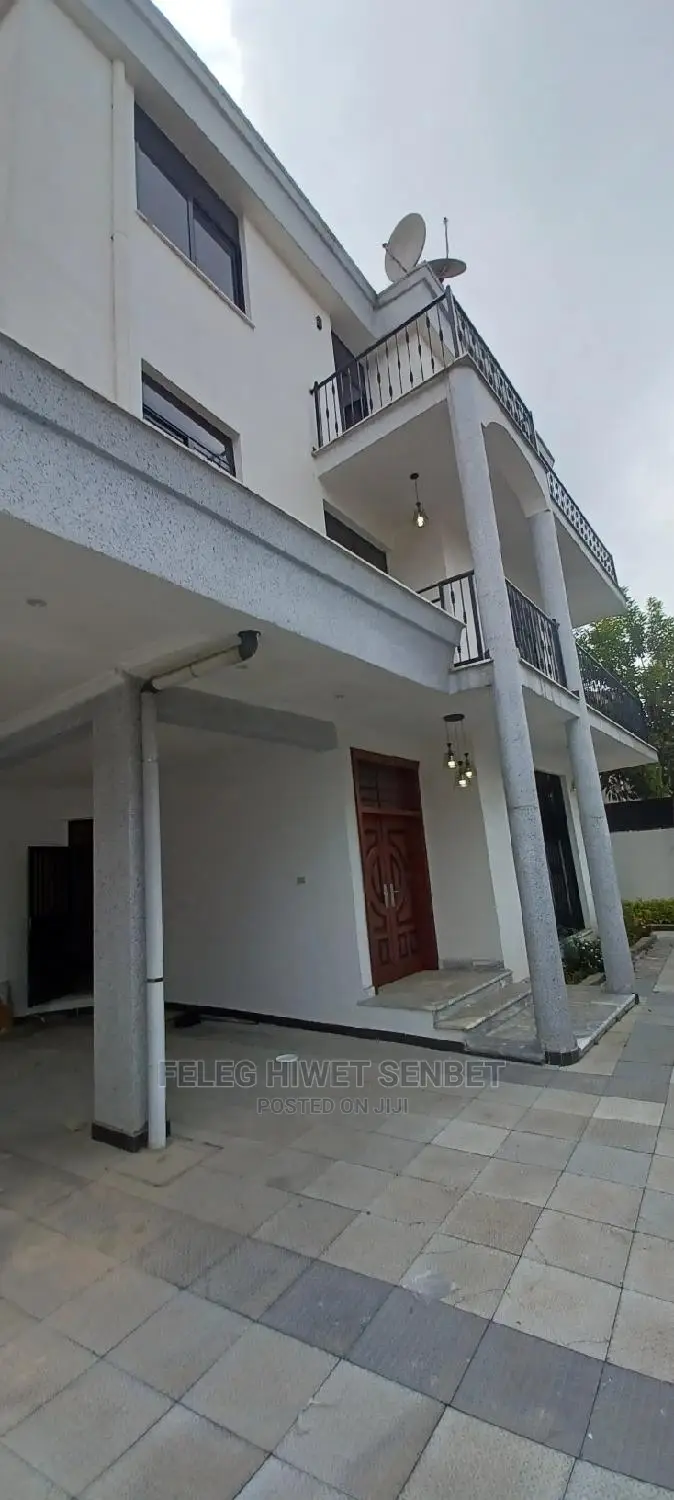 6bdrm House in አአ, Bole for sale