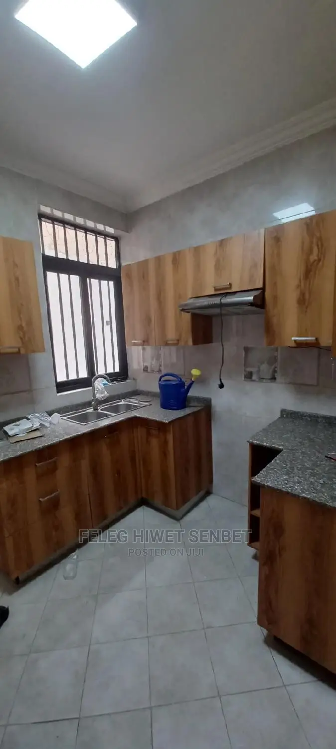 6bdrm House in አአ, Bole for sale