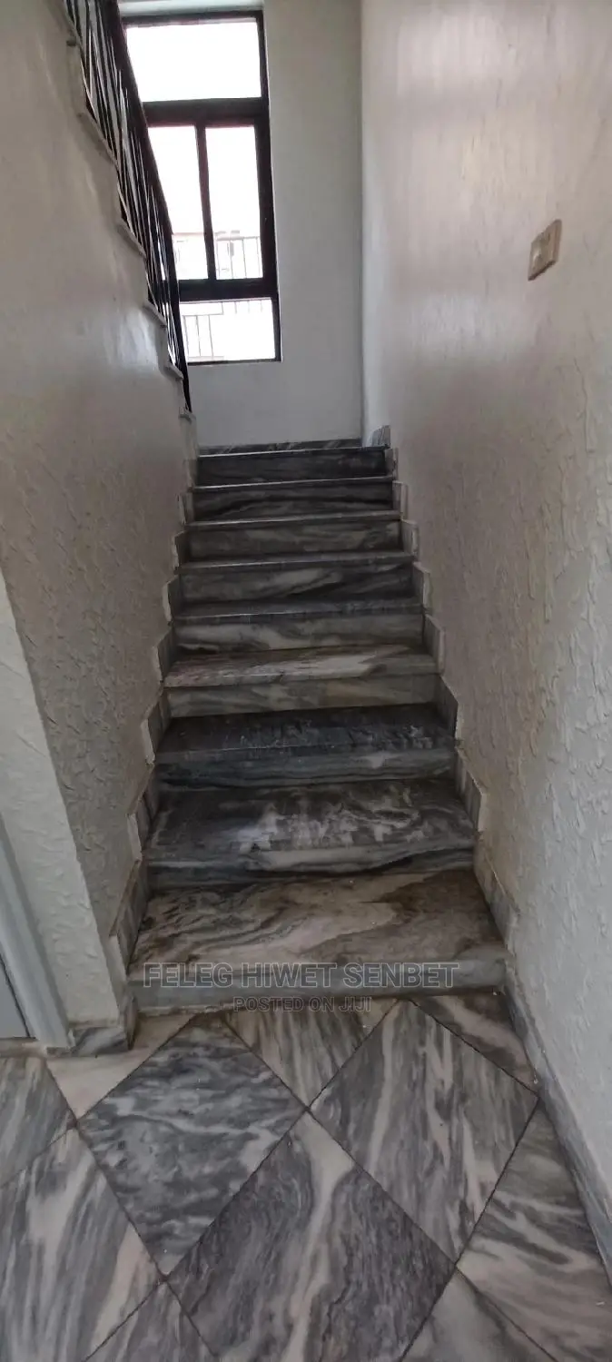 6bdrm House in አአ, Bole for sale