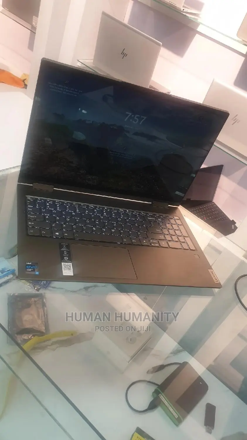 New Laptop Lenovo Yoga 700 12GB Intel Core I7 SSD 512GB