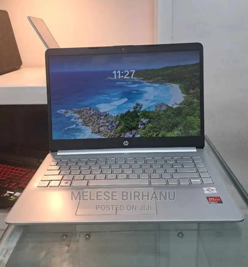 New Laptop HP 4GB AMD SSD 128GB